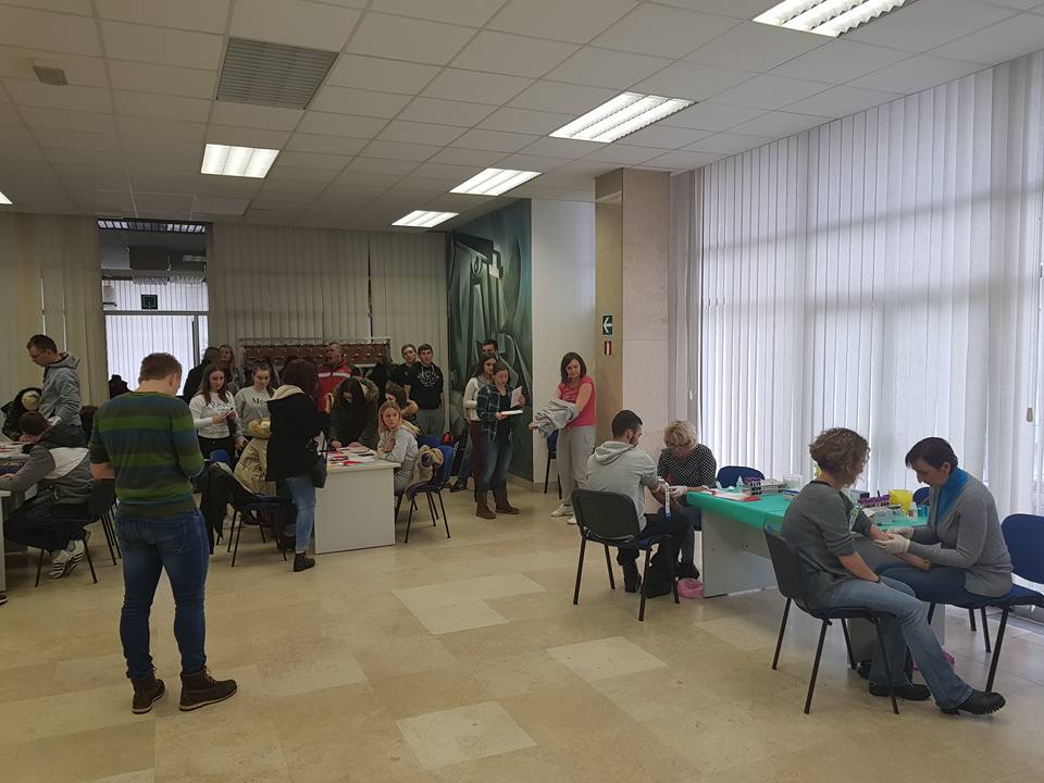 27752584_575881416095864_6715077592888540463_n