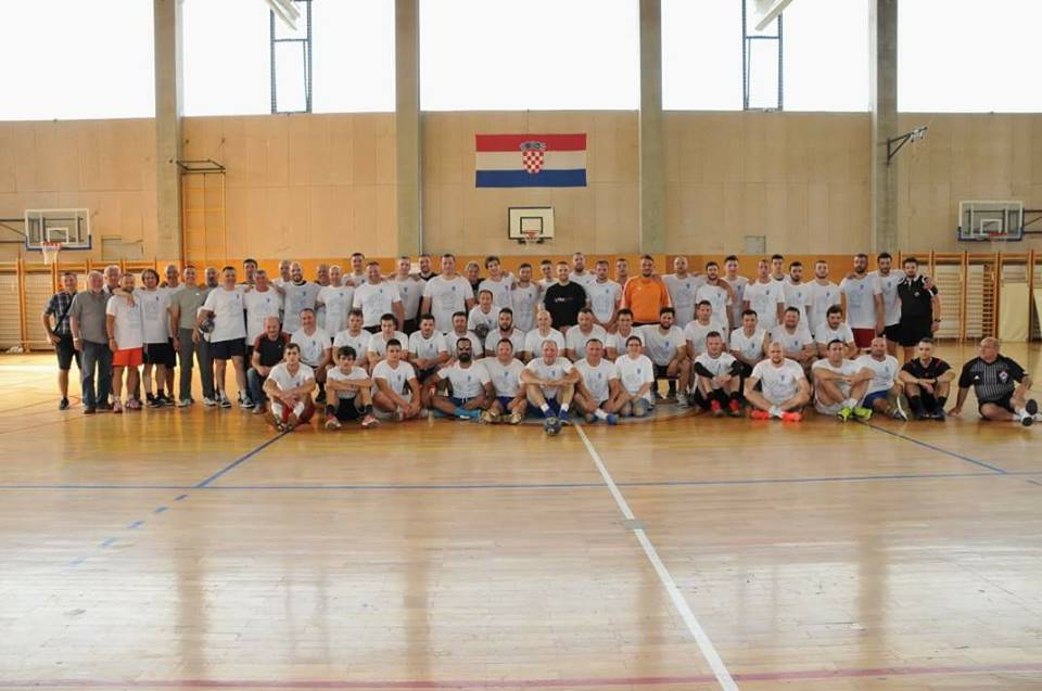 35102547_1480402062065360_317816395809161216_n