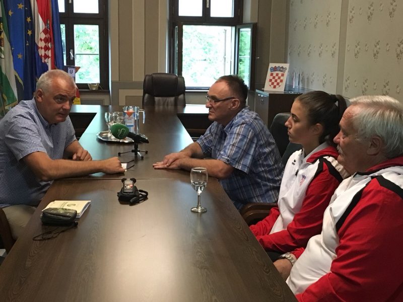 IMG-b614fe435813e7152b7494f7ebf19c56-V