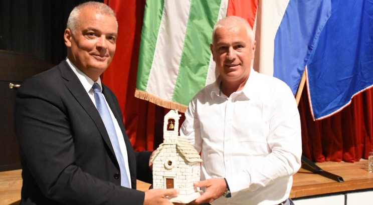 ae7d3bea3c07ccb94f647576b4b676d2_XL