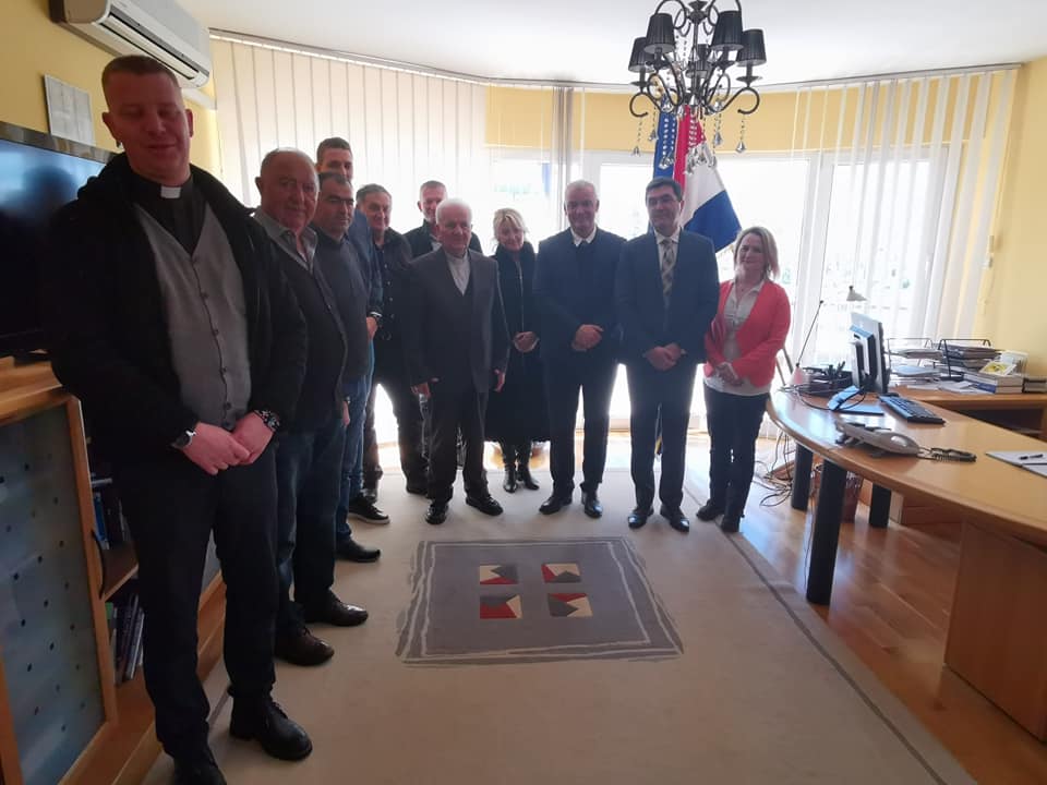 88228331_2604915843087551_4995942783756795904_n