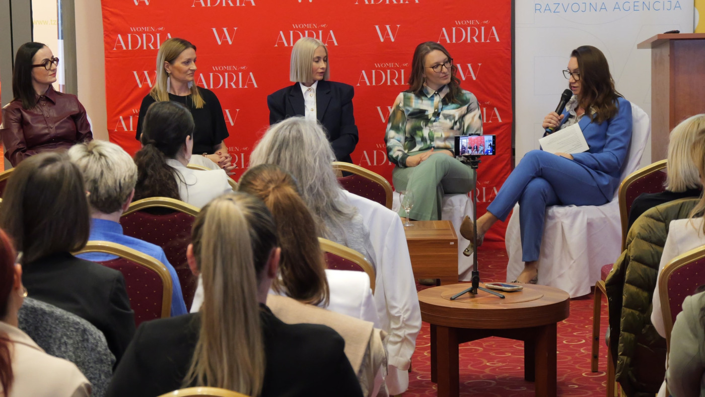 Panel-min-scaled-e1744293067950